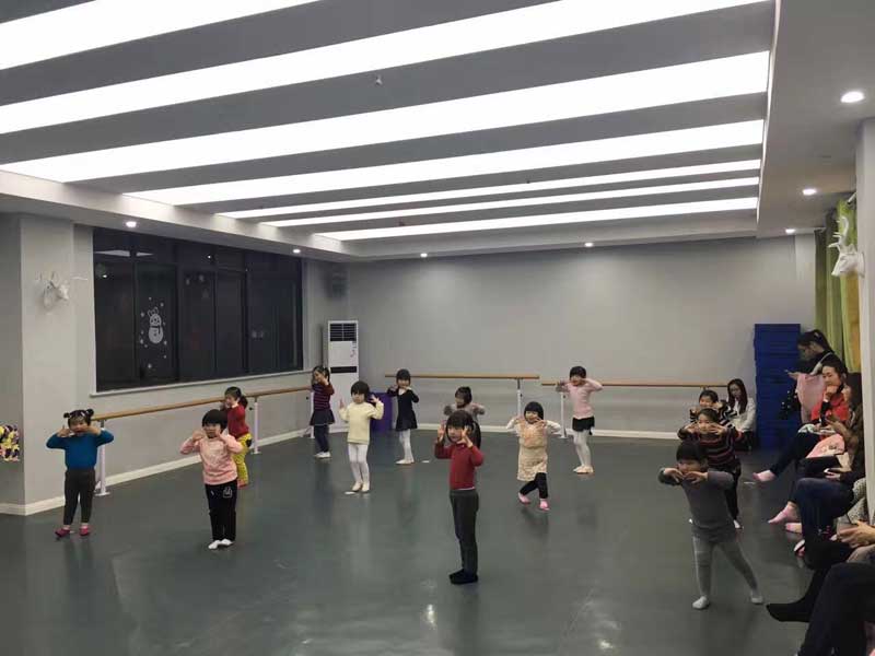 舞蹈房裝修時(shí)，舞蹈地膠該如何選擇？